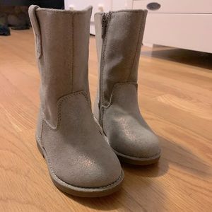 Grey boots
